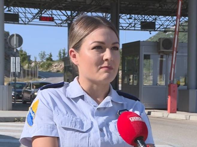 POJAČANE GUŽVE NA GRANICAMA: Putnici čekaju i pola sata