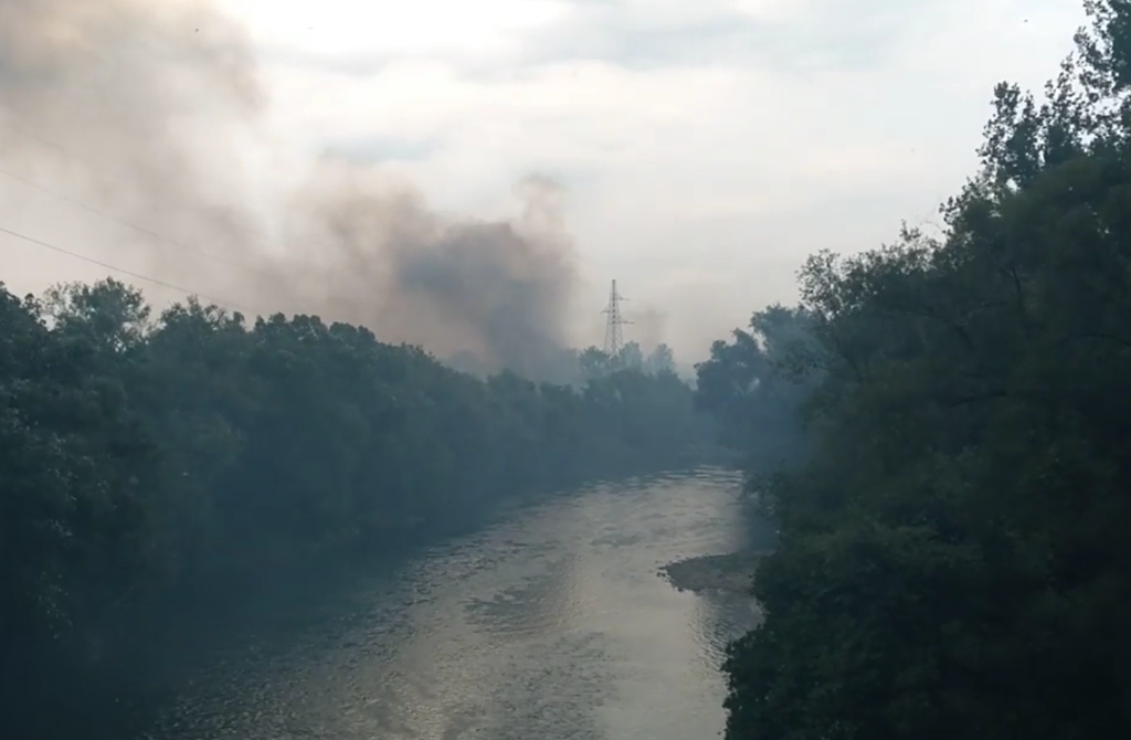 POŽAR U BANJALUCI: Gori kod kampusa, vatrogasci na terenu (VIDEO)