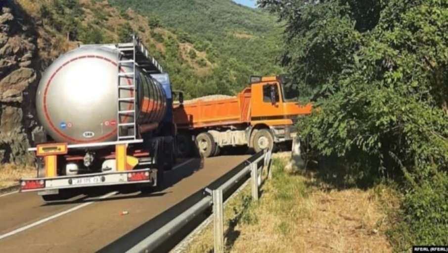 BLOKIRAN PUT ŠIPTARSKIM SPECIJALCIMA: Ekskluzivne fotografije sa lica mjesta (FOTO)