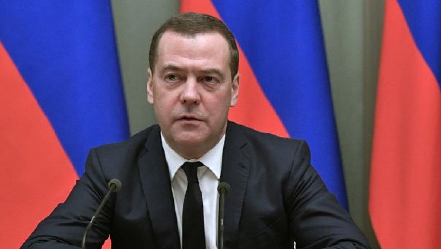 ЕУ СТОЈИ ПРЕД БРИТАНИЈОМ И САД: Медведев тврди да је Европа изгубила аутономију