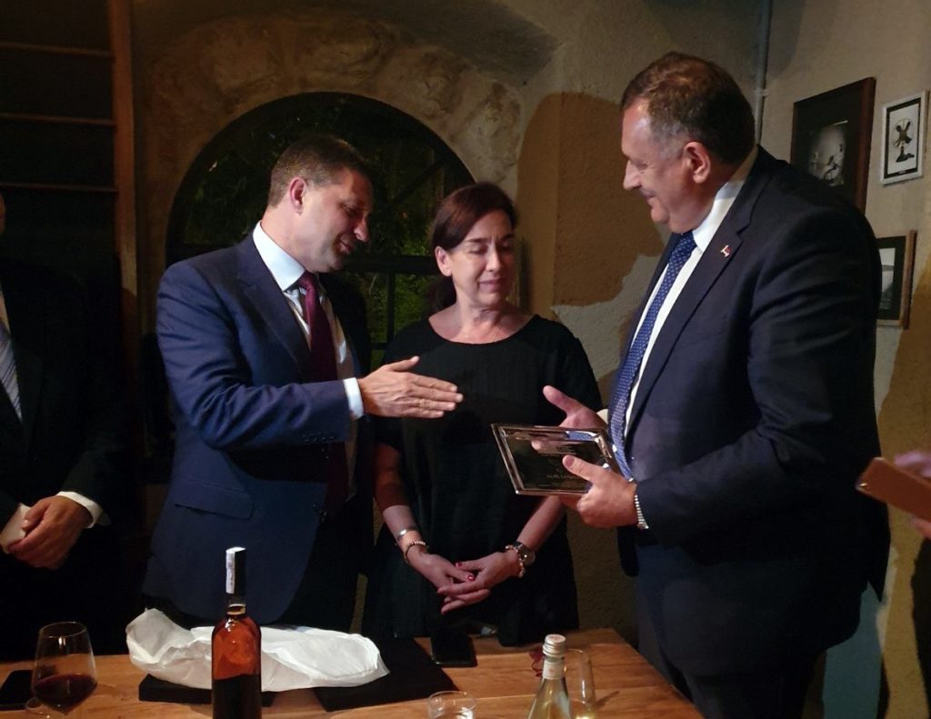 PRIJATAN I PRIJATELJSKI RAZGOVOR: Dodik na večeri sa gradonačelnikom Modina (FOTO)