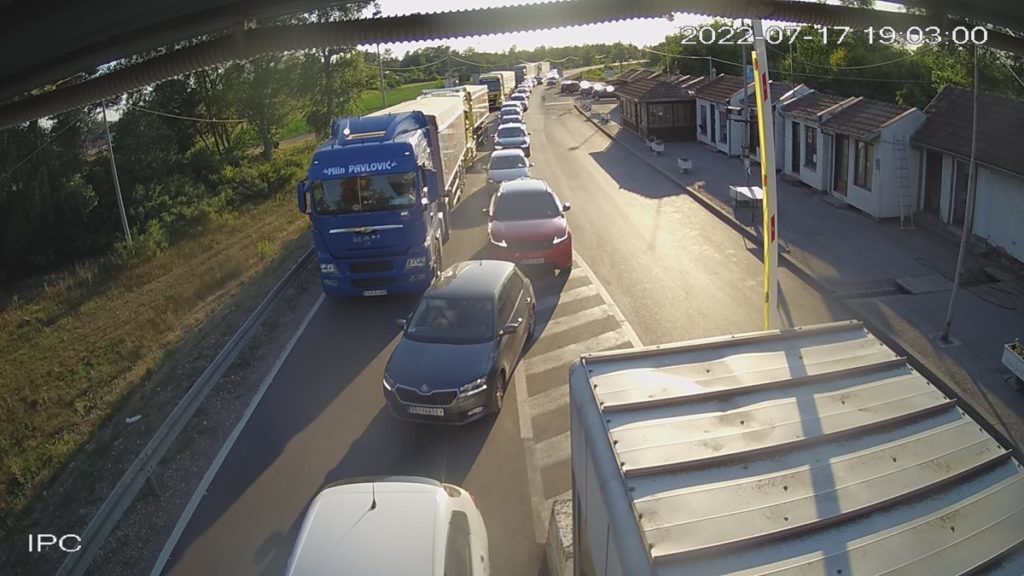 KOLONE SE NE SMANJUJU: Velike gužve na nekoliko graničnih prelaza u BiH