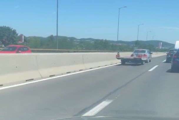 SAOBRAĆAJNA NESREĆA U BANJALUCI: Sudar dva automobila na brzom putu (VIDEO)