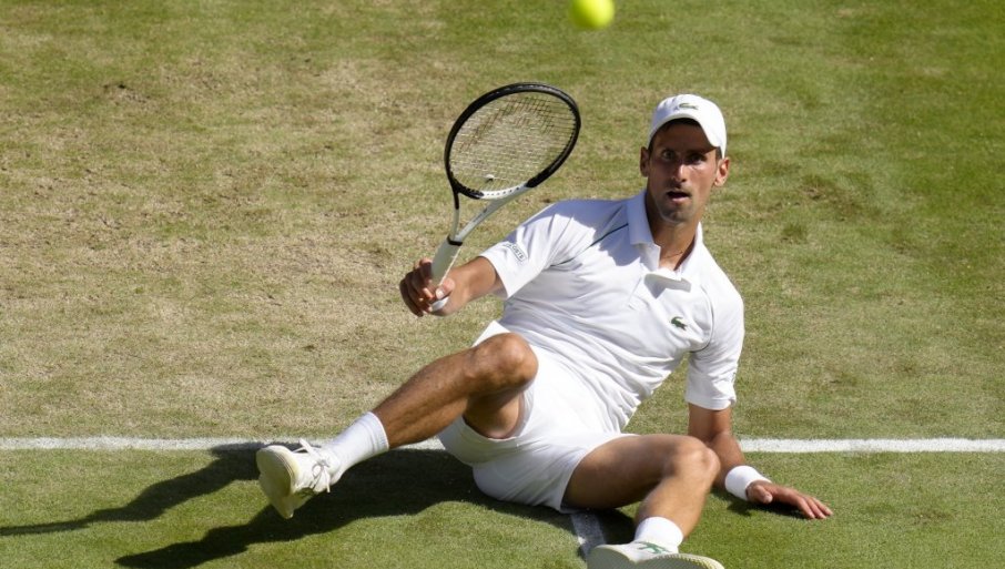 „A SAD – KIRJOS!“ Novak Đoković nasmijao englesku publiku poslije plasmana u finale Vimbldona