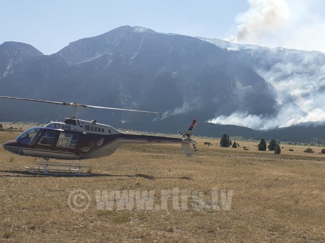ИСПУШТЕНО 100 ТОНА ВОДЕ: Два хеликоптера из Српске гасе пожар на Блидињу