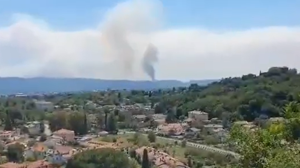 POŽAR GASI 800 VATROGASACA: Vatrena stihija iz Italije se proširila na Sloveniju (VIDEO)