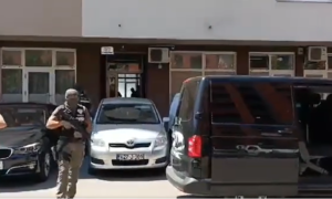 CRNOGORAC NA ISPITIVANJU: Policija pretresla stan koji koristi u Banjaluci (VIDEO)