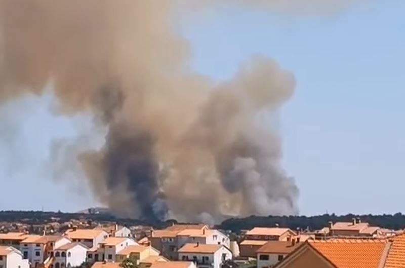 DIM SE ŠIRI IZNAD HRVATSKE: Izbio požar u Puli