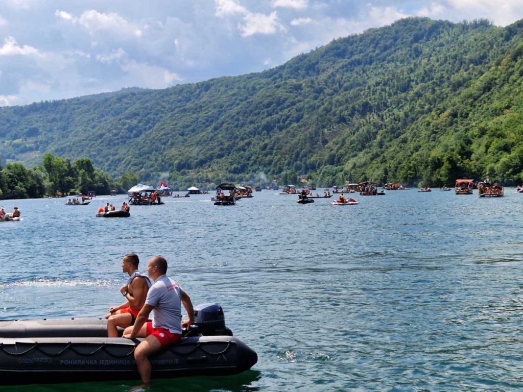 UŽIVANJA NIKAD DOSTA: Regata na Drinskom jezeru kod Malog Zvornika