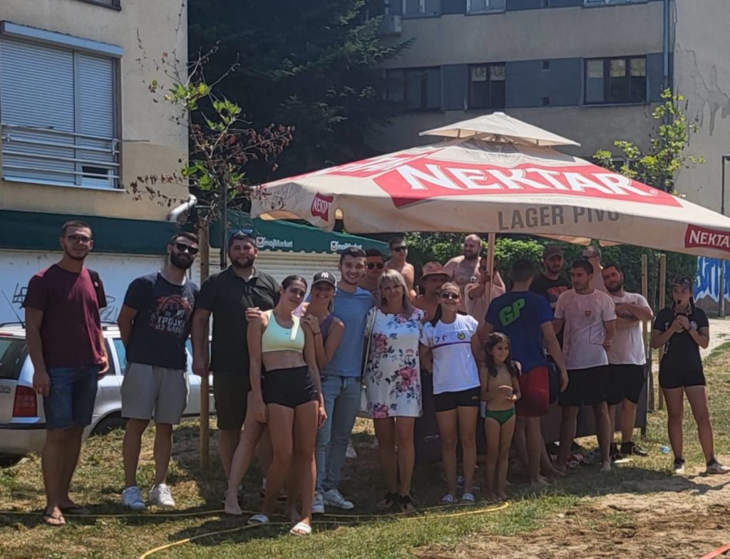 ХУМАНОСТ И НА ПЛУС 40: На плажи код Зеленог моста у Бањалуци организован турнир „Одбојка из блока“