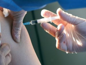 IMUNIZACIJA UVELIKO TRAJE: Strah od gripa razgrabio vakcine