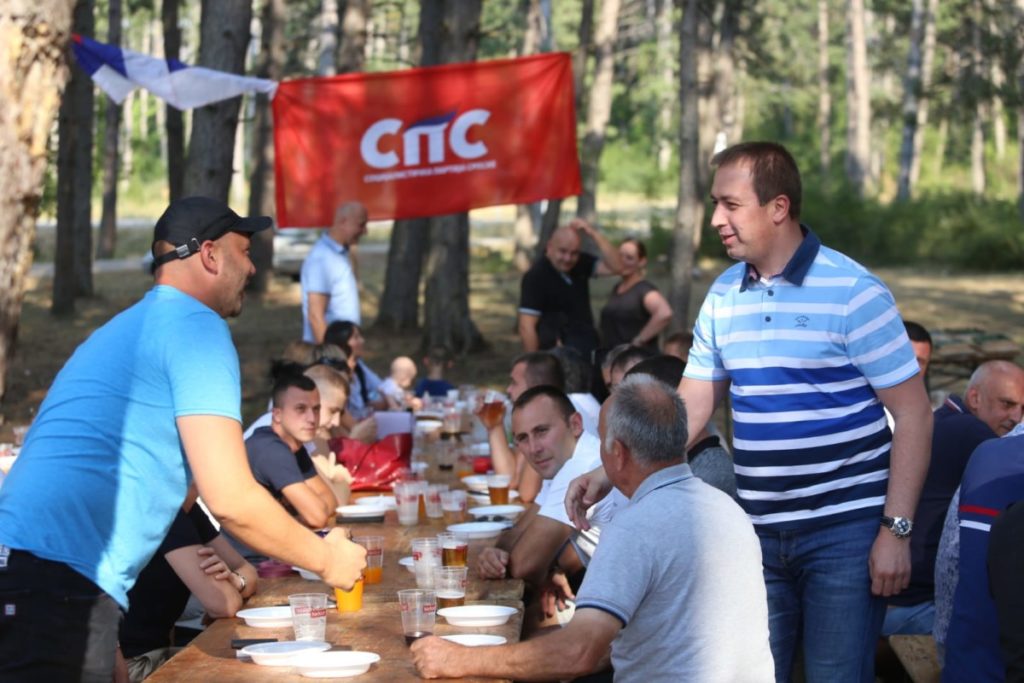 „СВАКИ ПУТ КАДА ПОСЈЕТИМ ХЕРЦЕГОВИНУ ПУНО МИ ЈЕ СРЦЕ“ Селак сигуран у подршку грађана (ФОТО)
