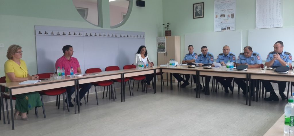AKCIJA „ZAŠTITIMO DJECU U SAOBRAĆAJU“: Policajci i nastavnici održali sastanak
