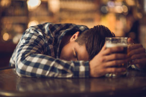 MALOLJETNICI KONZUMIRALI ALKOHOL: Konobarima prekršajni nalozi