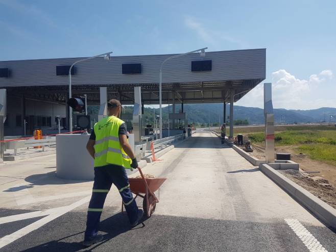 РАДНИЦИ РАДЕ ПУНОМ ПАРОМ: Српска ускоро добија нових шест километара ауто-пута