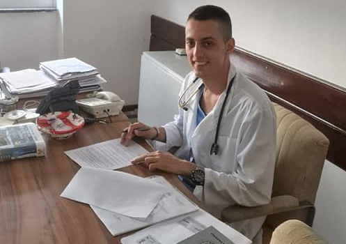 НАЈМЛАЂИ ДОКТОР МЕДИЦИНЕ У СРПСКОЈ: Сава Милојевић потписао уговор у требињској болници