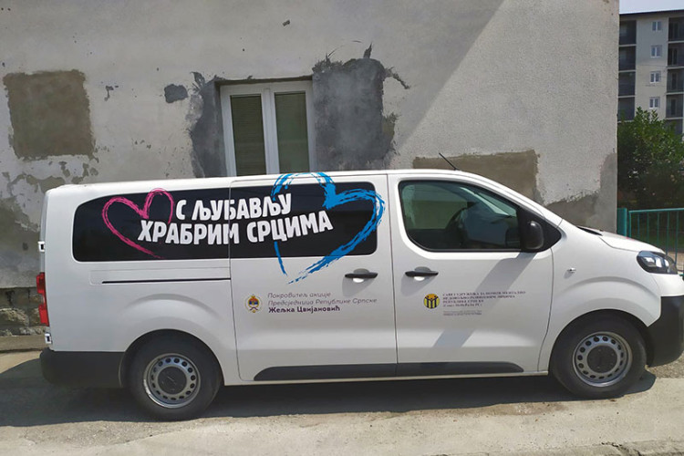 NOVI KOMBI ZA „LEPTIR“: Udruženje iz Srebrenice dobilo novo vozilo