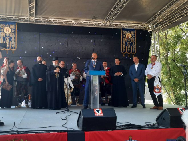 MILORAD DODIK U SREMSKIM KARLOVCIMA NA 27. GODIŠNJICI VELIKOG SRPSKOG STRADANJA: Srpski narod nikada neće zaboraviti „Oluju“ (VIDEO)