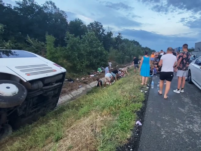 STRAVIČNA NESREĆA: Autobus sa djecom iz Srbije prevrnuo se u Bugarskoj