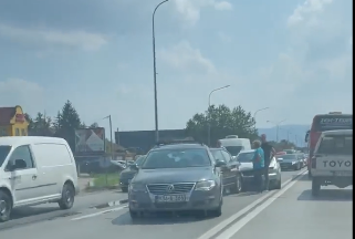 JOŠ JEDAN UDES NA BRZOM PUTU: Sudar tri automobila na tranzitu u Banjaluci (VIDEO)