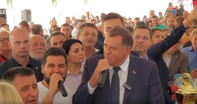 ATMOSFERA NA MANJAČI USIJANA: Dodik zapjevao poznatu srpsku pjesmu (VIDEO)