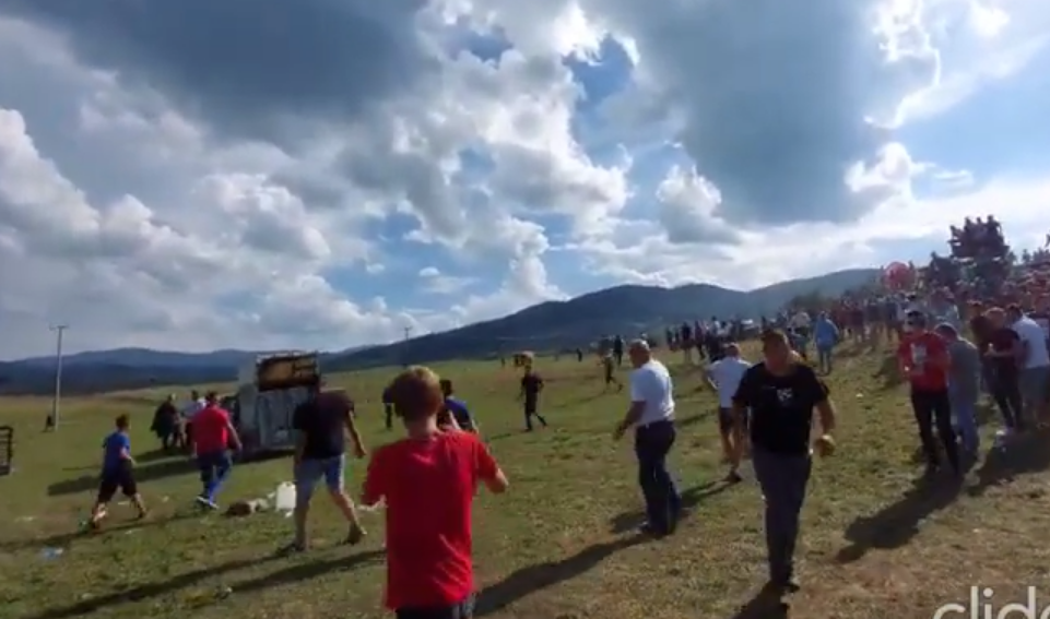 RAZJARENI BIK GANJAO POSJETIOCE: Od „Goluba“ na Manjači bježao i novinar (VIDEO)
