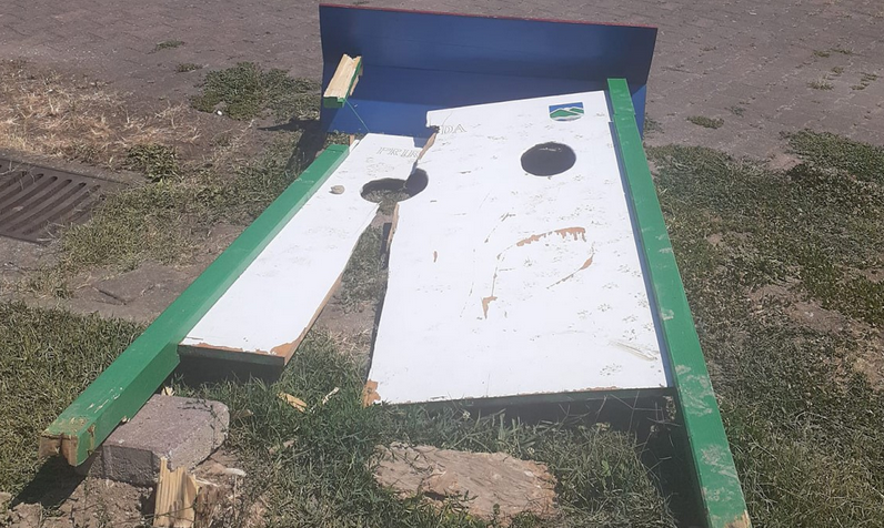 VANDALIZAM U BRATUNCU: Uništene table za fotografisanje