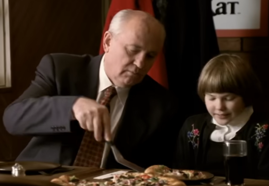AMERIKANCI JE OBOŽAVALI: Gorbačov u devedesetim snimio reklamu (VIDEO)