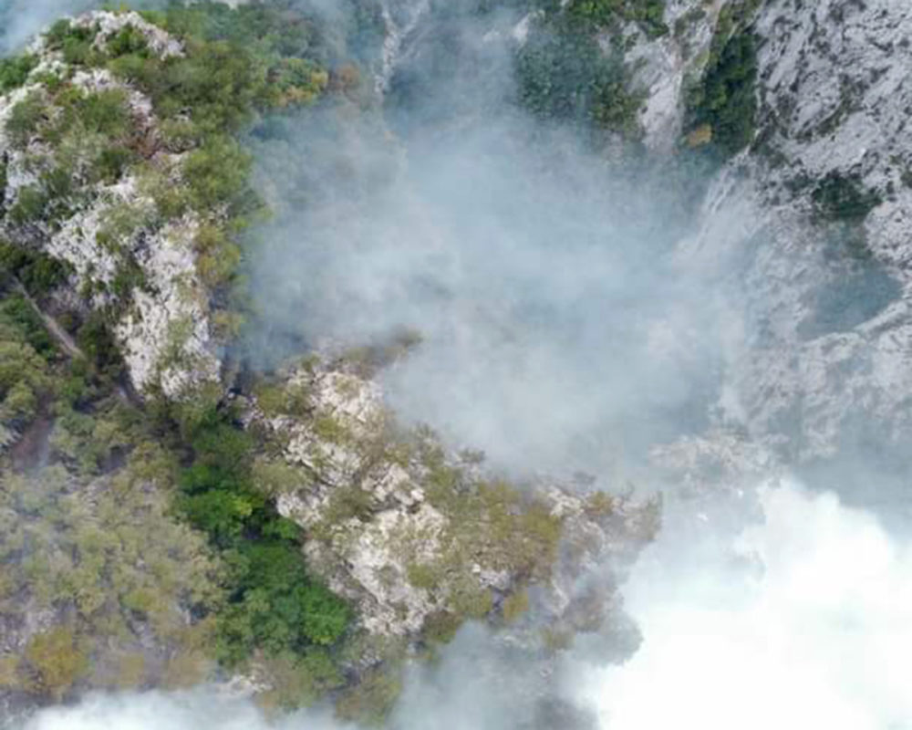 VATRA BJESNI OD 9. AVGUSTA: Proširio se požar na području NP „Sutjeska“