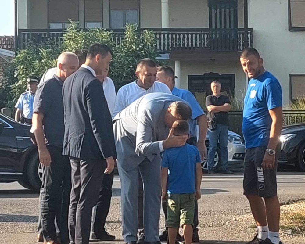 DODIK SA MJEŠTANIMA: Prisustvuje obilježavanju jubileja Fudbalskog kluba „Zadrugar“