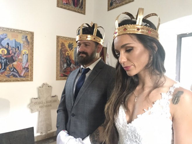 SRPKINJA I FRANCUZ SE ZAREKLI NA VJEČNU LJUBAV: Prvo vjenčanje nakon 80 godina u hramu kod Gacka