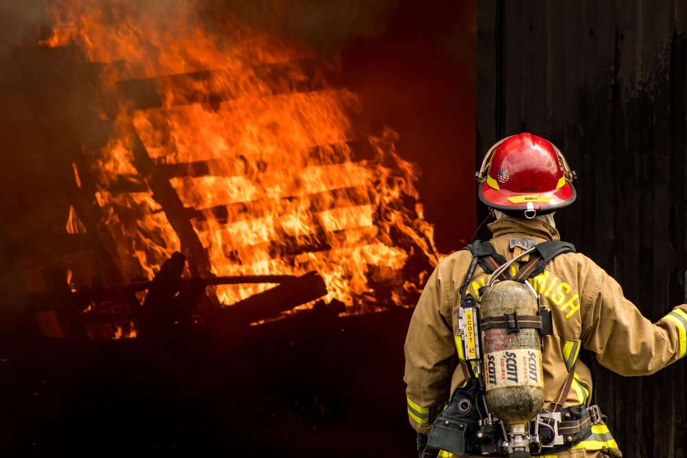 OGROMNA MATERIJALNA ŠTETA: Požar u gradačačkoj fabrici „Kula“ stavljen pod kontrolu