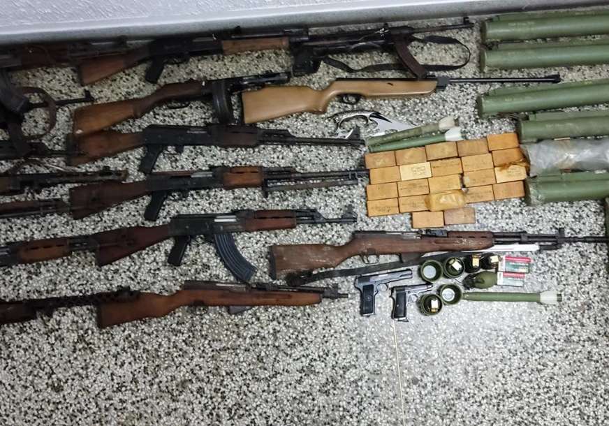 AKCIJA „KALIBAR“ U KOZARSKOJ DUBICI: Zaplijenjeni ručni bacač, puške i municija