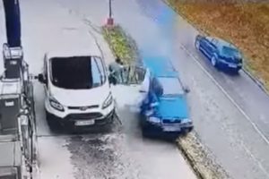 NESVAKIDAŠNJA NESREĆA U CAZINU: Autom udarila radnika na benzinskoj pumpi (UZNEMIRUJUĆI VIDEO)