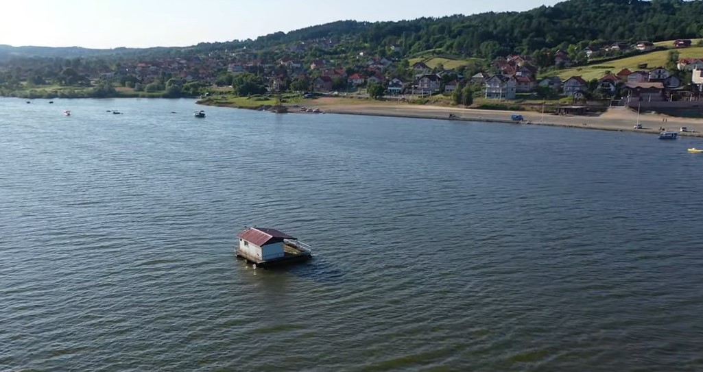 TRAGEDIJA U LUKAVCU: Beživotno tijelo pronađeno u jezeru Modrac