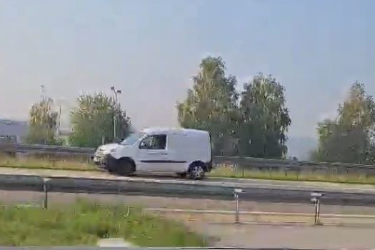 VOZAČI NIKAKO DA SE OPAMETE: Vozio u rikverc na auto-putu u blizini Banjaluke (VIDEO)