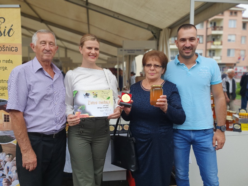 „ПЧЕЛАРСТВО ЈЕ МОЈА ЉУБАВ“: Породица Василић освојила Златну медаљу за квалитет меда