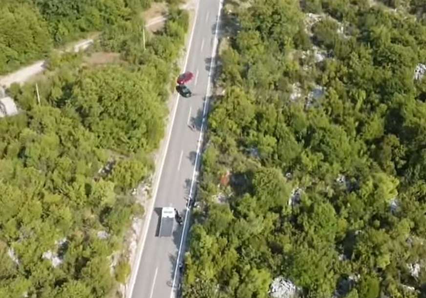 AUTO ZAVRŠILO NA KROVU: U sudaru na magistralnom putu povrijeđene 4 osobe (VIDEO)
