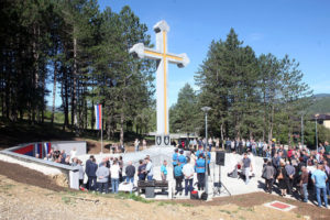 ДРВАР НЕ ЗАБОРАВЉА ХЕРОЈЕ: Отворен централни споменик жртвама рата