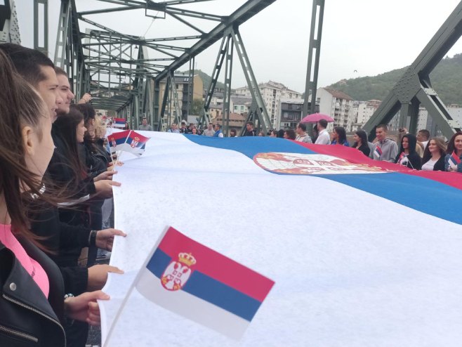 GRADOVIMA SE VIJORILA ZASTAVA: Širom Srpske obilježen Dan srpskog jedinstva (FOTO/VIDEO)
