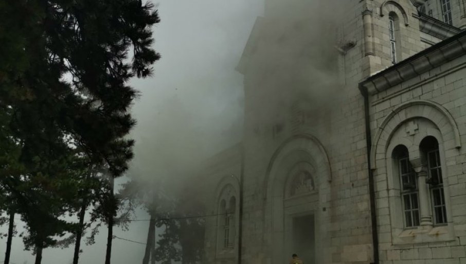 ČUDOTVORAC JAČI OD VATRE! Požar zahvatio hram, a ikona Svetog Vasilija ostala neoštećena (FOTO)