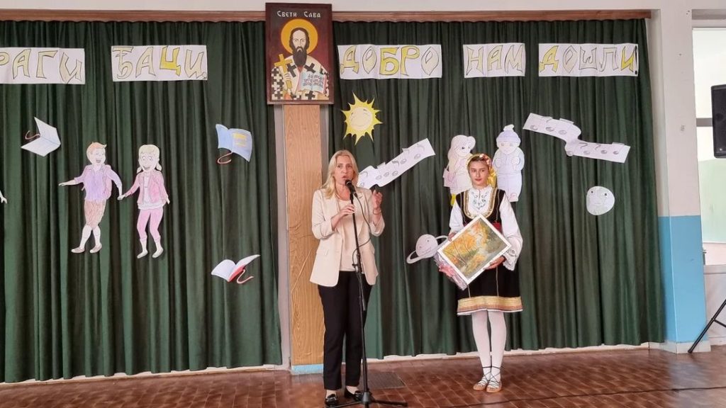 JER, DJECA SU UKRAS SVIJETA: Cvijanovićeva zaplesala i zapjevala s učenicima u Šekovićima (VIDEO)
