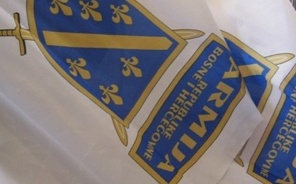 ШТА СЕ КУВА У БОСАНСКОМ ЛОНЦУ? Бошњачка удружења планирају дефиле са ратним заставама тзв. Армије БиХ