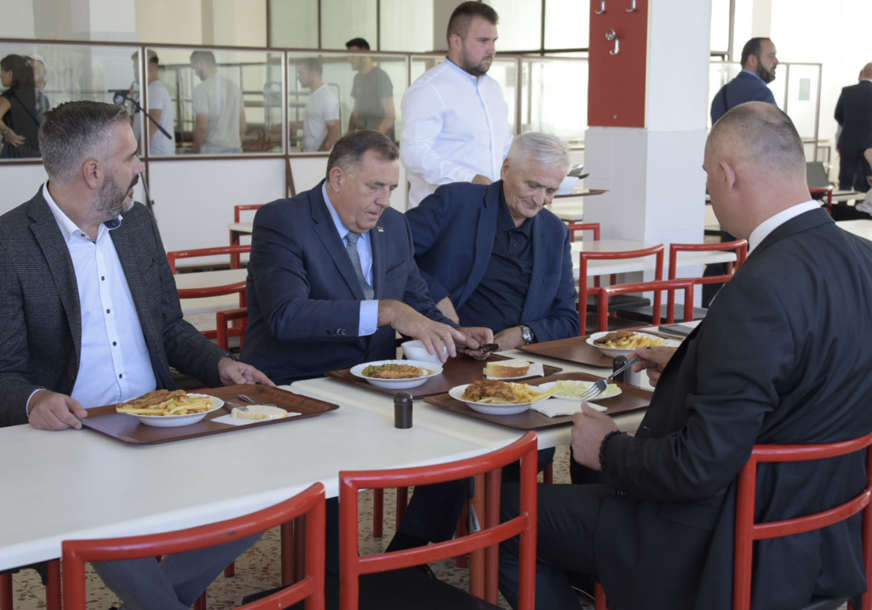 RADNIKE ČASTIO SA 50, KUVARICMA DAO PO 100 KM: Dodik obišao Kampus u Banjaluci