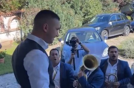 GOCA BOŽINOVSKA ŽENI SINA: Mirko Šijan kiti trubače, gosti stižu, a ova pjesma je glavni hit na veselju