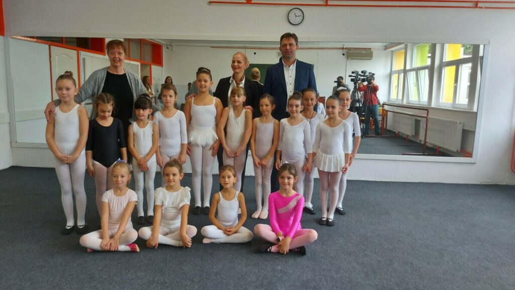 ODRŽAN PRVI ČAS: Krenula sa radom jedina javna baletska škola u Srpskoj