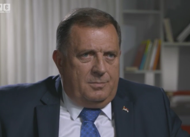 „FLAŠICA JE UVIJEK TU“ Dodik na oprezu: Kad idem u Sarajevo, ne jedem njihovu hranu i ne pijem njihovu vodu (VIDEO)