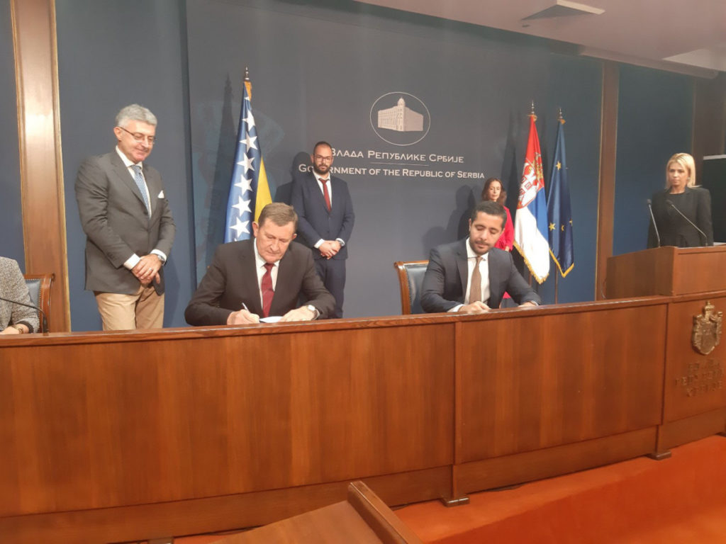 UREĐENJE PLOVIDBENOG PUTA: Momirović i Mitrović potpisali sporazum