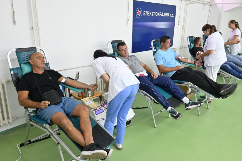 HUMAN ČIN U BANJALUCI: Radnici „Elektrokrajine“ dali 72 doze krvi