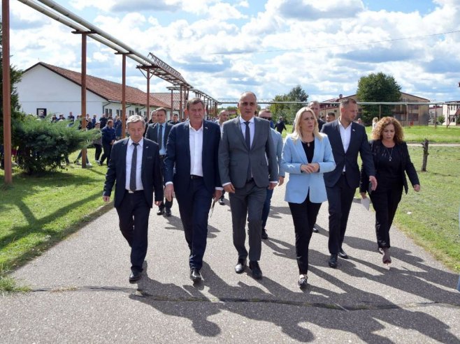 ŽELJKA CVIJANOVIĆ POSJETILA BIJELJINU: Ponosna na rad Vazduhoplovnog zavoda Orao (FOTO)